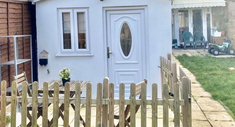 Modern Studio Annex Flat Includes All Bills – Greenford UK