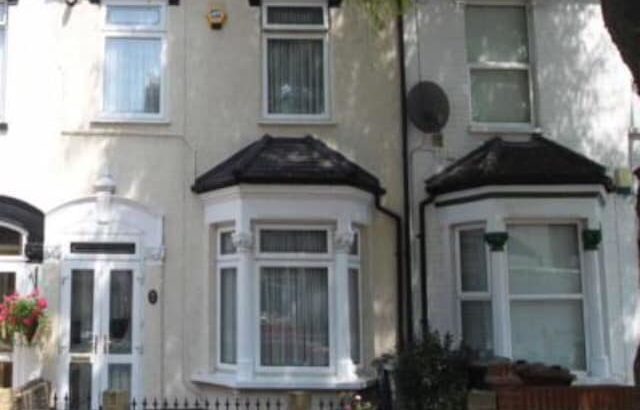 3 Bedroom House to Rent in Chingford E4 UK