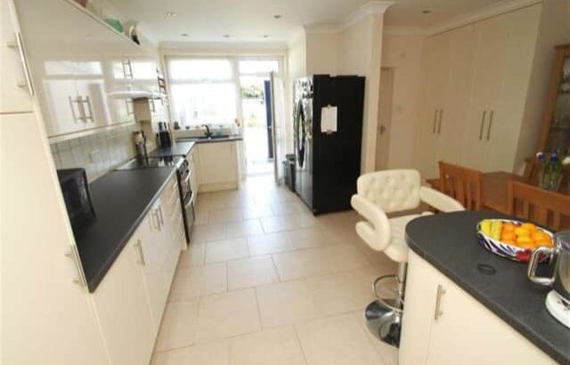 3 Bedroom House to Rent in Chingford E4 UK