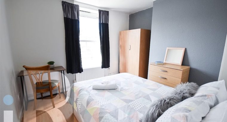 Double Room to Rent in a 4 Bed Flat Hollybush Garden Uk