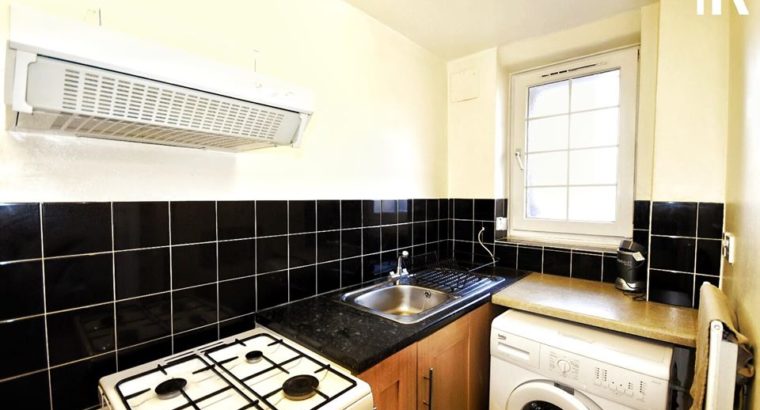 Double Room to Rent in a 4 Bed Flat Hollybush Garden Uk