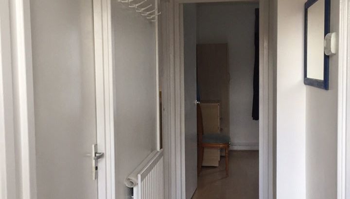 Double Room to Rent in a 4 Bed Flat Hollybush Garden Uk