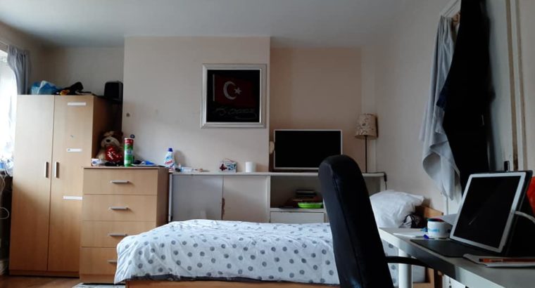 King Size Bedroom Apartment to Rent London N15 UK