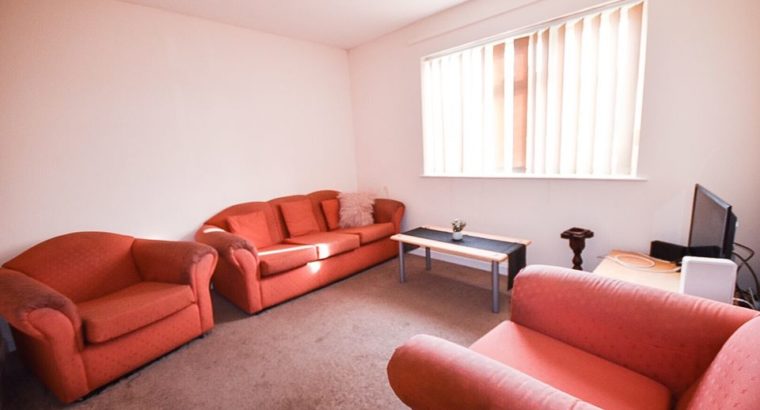 Large Double Room to Rent Newly Painted London