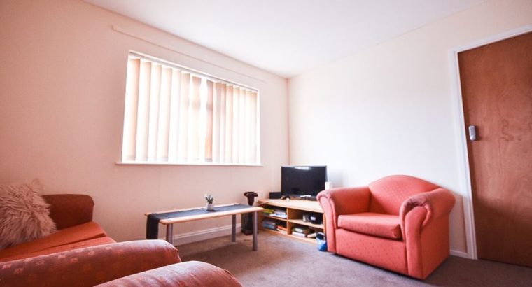 Large Double Room to Rent Newly Painted London