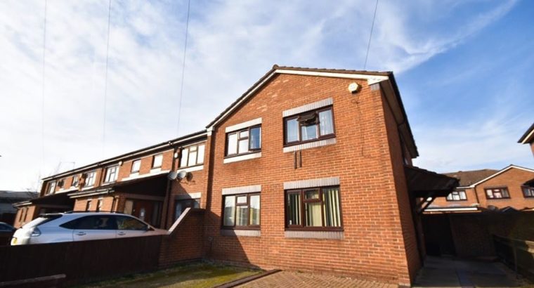 Large Double Room to Rent Newly Painted London