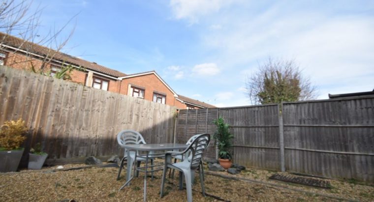 Large Double Room to Rent Newly Painted London