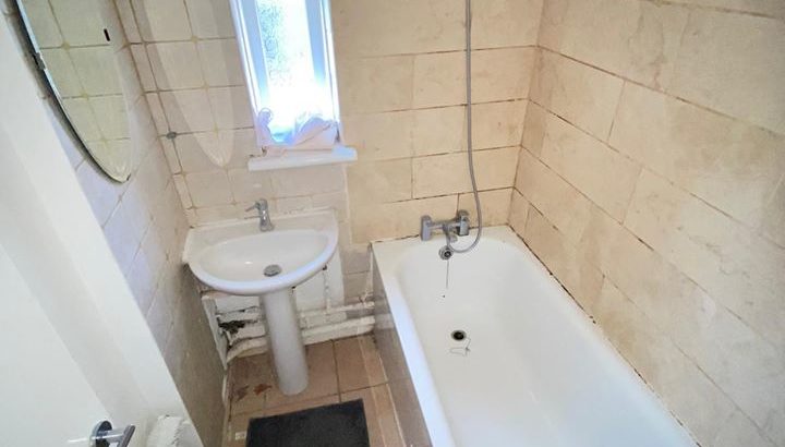 We offer double and single rooms to rent all over the East London