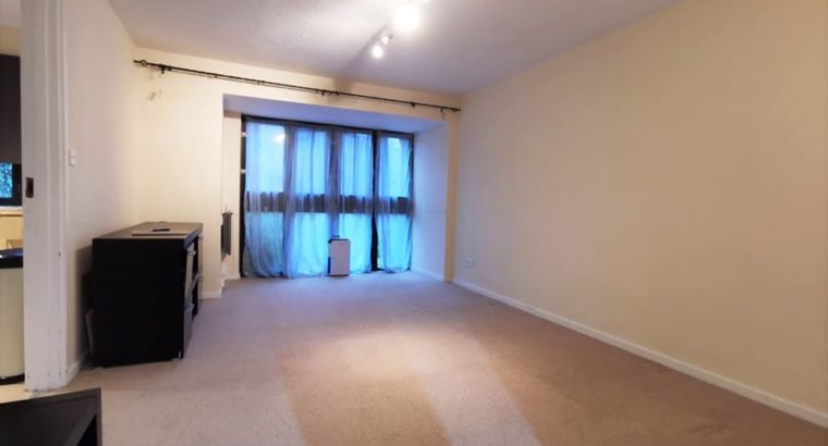 1 Bedroom Flat with Parking to Rent Isleworth TW7