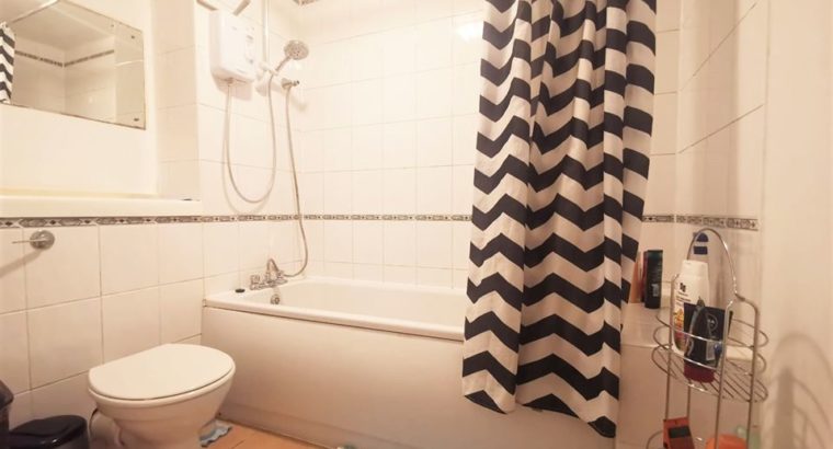 1 Bedroom Flat with Parking to Rent Isleworth TW7