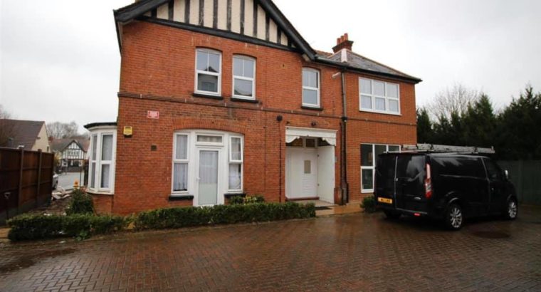 2 Bedroom Flat For Rent in Harwoods Road, Watford