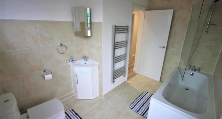 2 Bedroom Flat For Rent in Harwoods Road, Watford