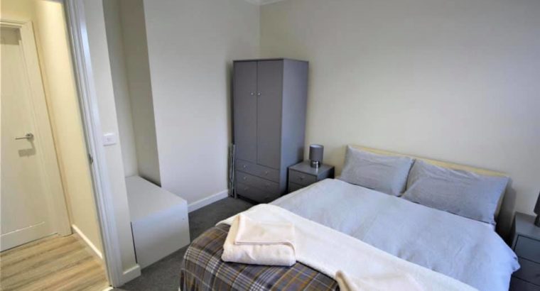 2 Bedroom Flat For Rent in Harwoods Road, Watford