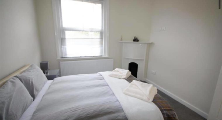 2 Bedroom Flat For Rent in Harwoods Road, Watford