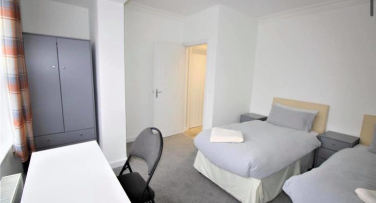 2 Bedroom Flat For Rent in Harwoods Road, Watford