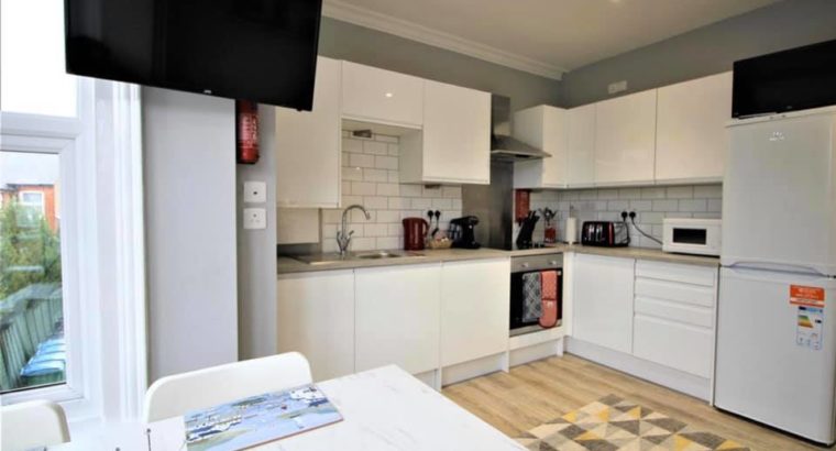 2 Bedroom Flat For Rent in Harwoods Road, Watford