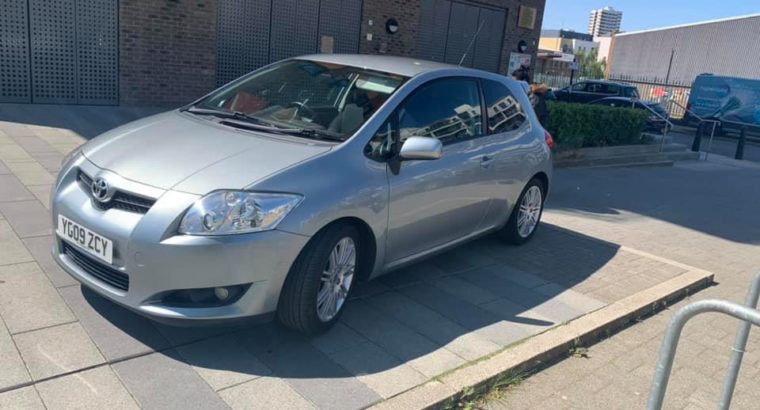 Used Toyota Auris SR VVT-I model for sale London