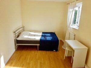 Large Double Room to Rent Available in Lovely Flat Mile End