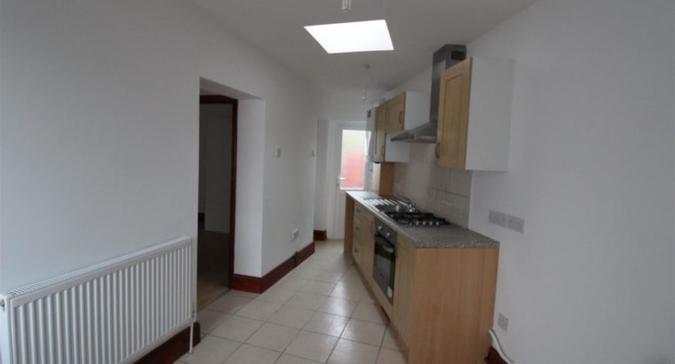 Studio Flat For Rent in Clayhall, Ilford, London