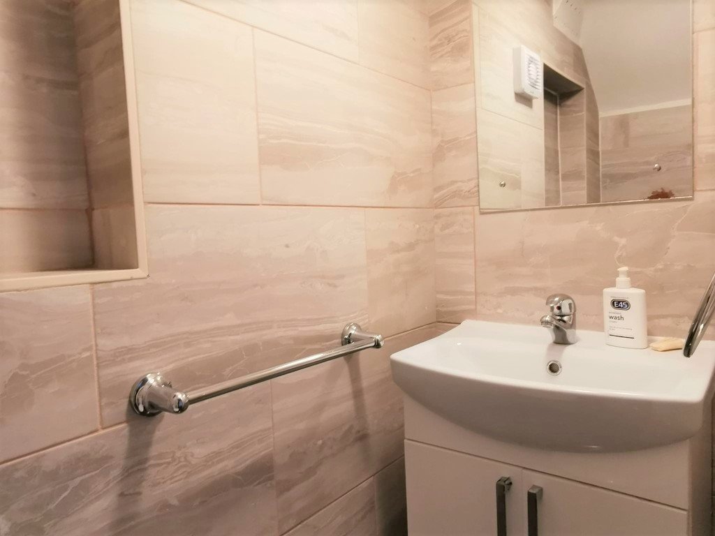 4 Bedroom Semi Detached Family Home For Rent In Isleworth, London