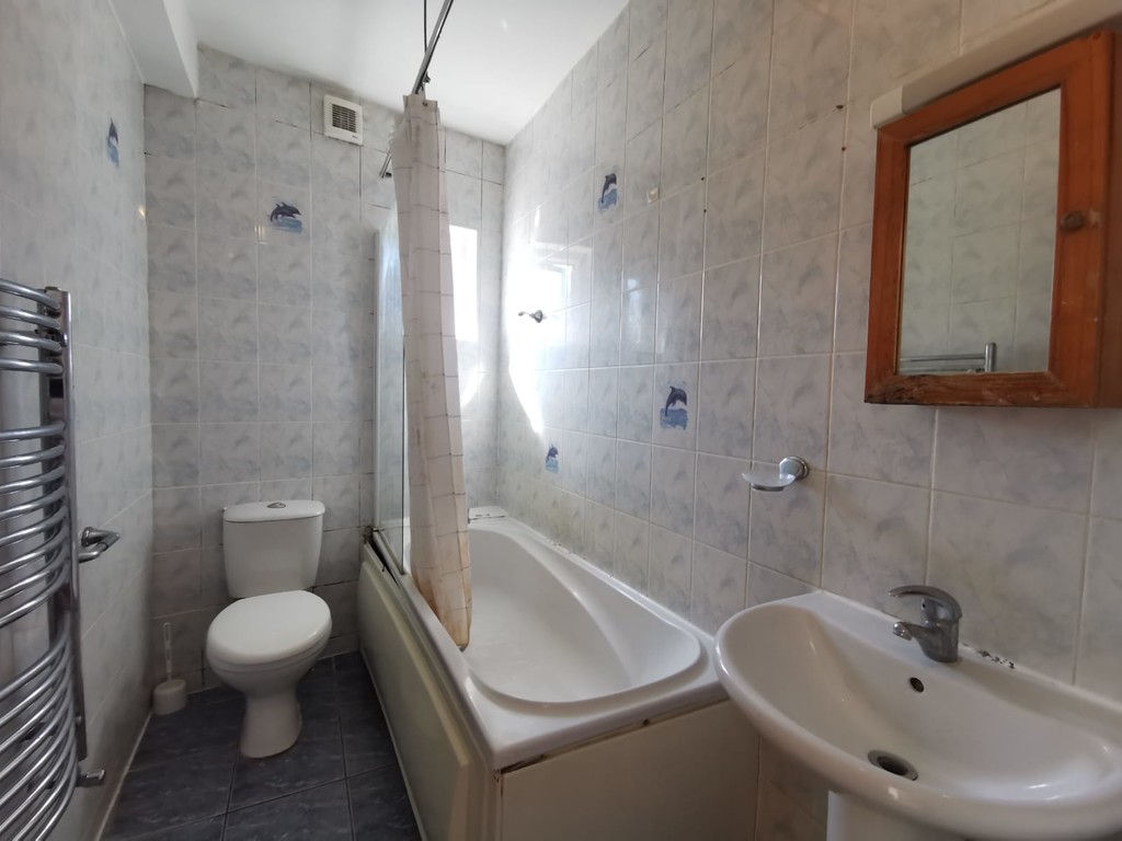 Three Bedroom Flat For Rent In Alperton, London