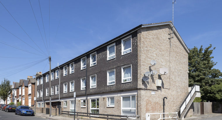 3 Bedroom Apartment For Sale In Wandsworth, London