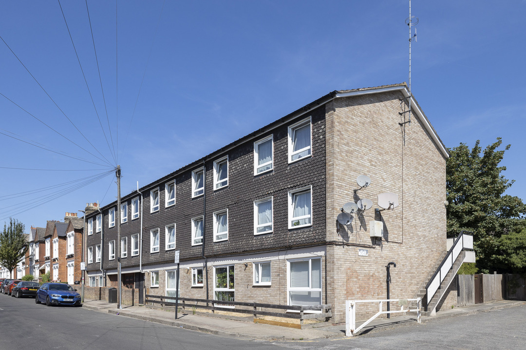 3 Bedroom Apartment For Sale In Wandsworth, London